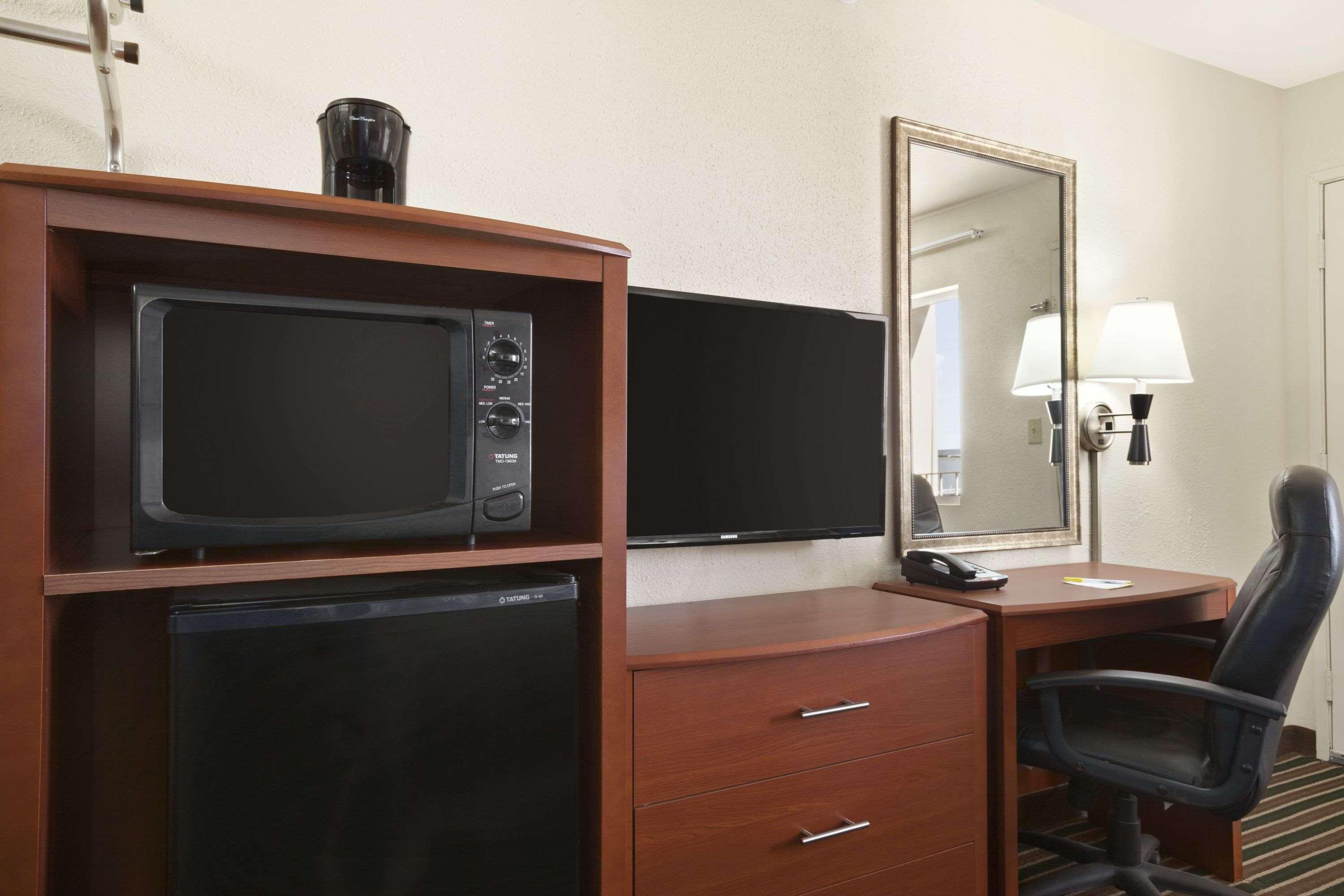 Days Inn By Wyndham Champaign/Urbana Экстерьер фото
