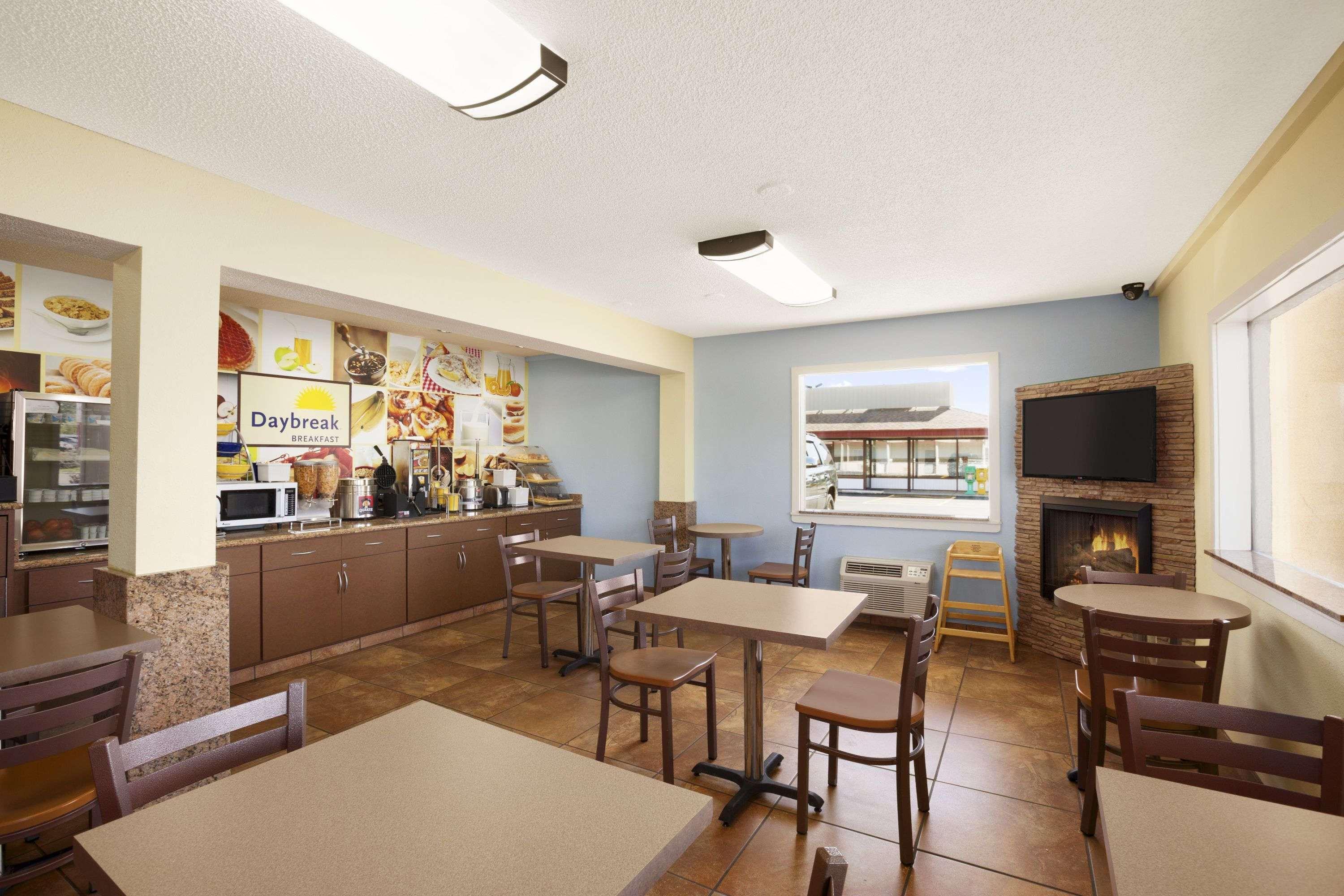 Days Inn By Wyndham Champaign/Urbana Экстерьер фото
